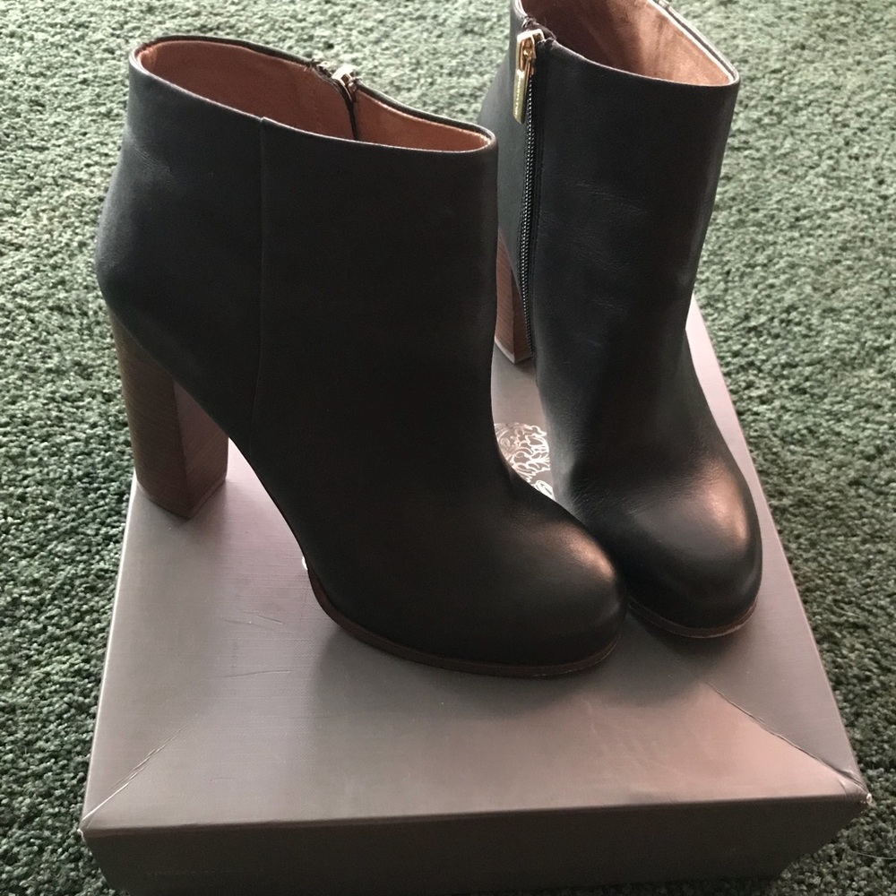 Vince Camuto Block heeled booties